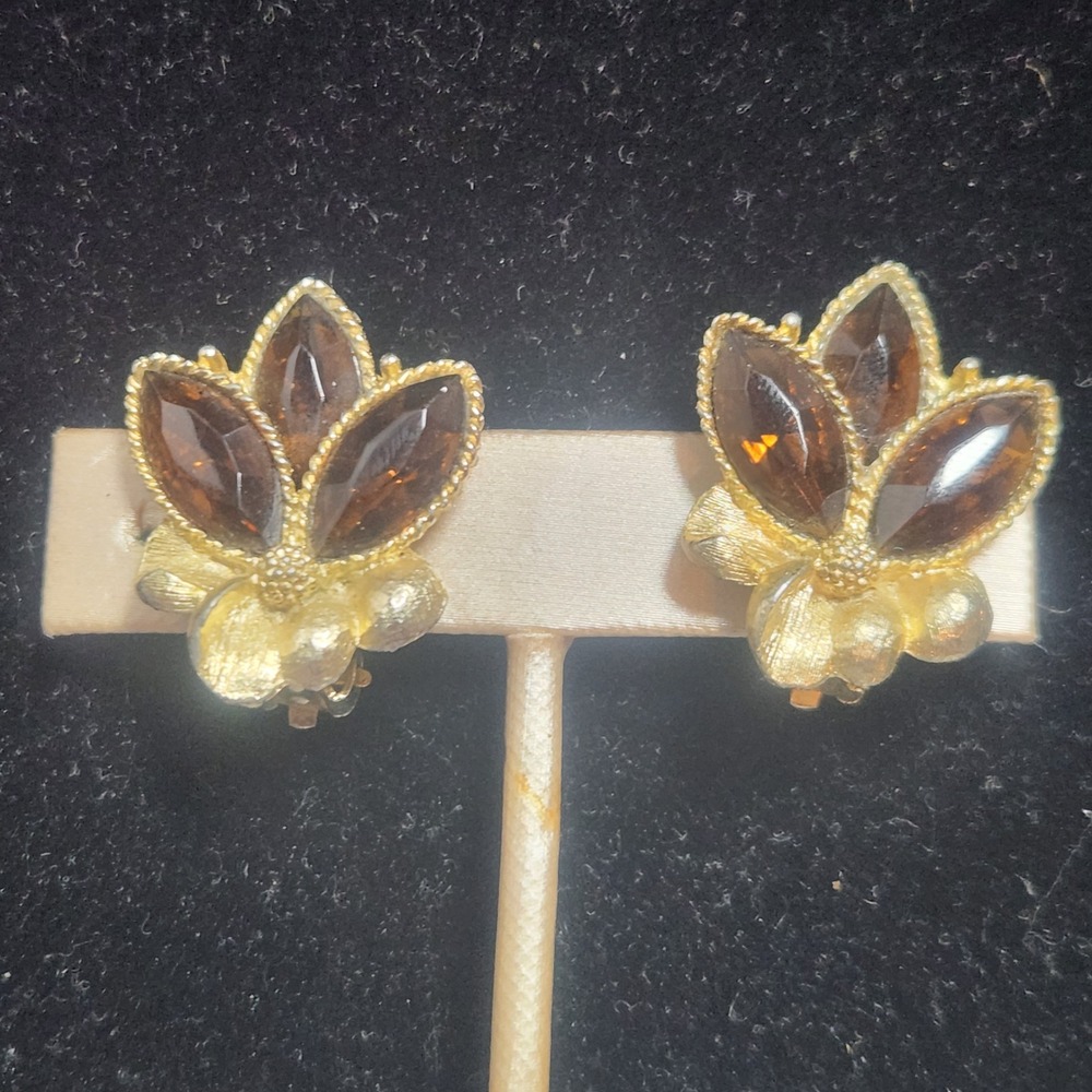 Vintage Gold Tone Amber Rhinestone Floral Clip On Earrings Mid Century Retro